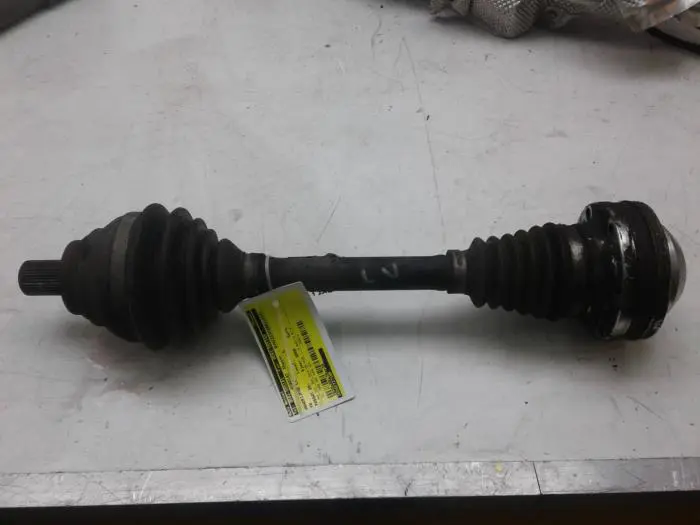 Aandrijfas links-voor Volkswagen Passat 05-