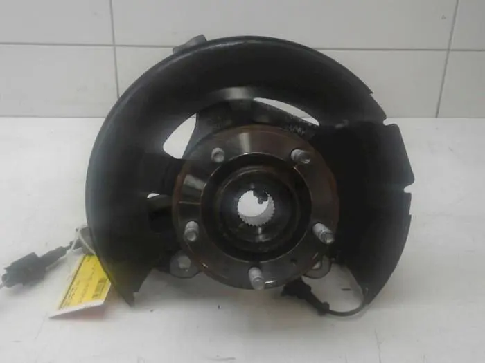 Fusee links-voor Opel Zafira