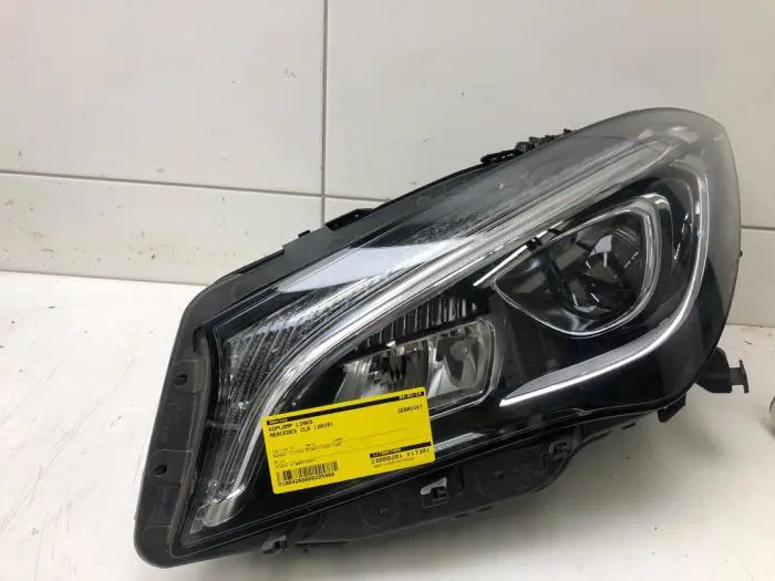 Koplamp links Mercedes CLA