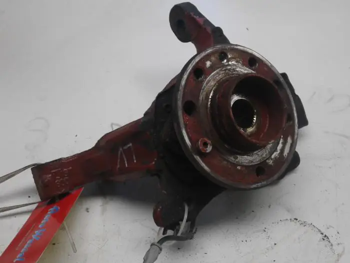 Fusee links-voor Opel Zafira B